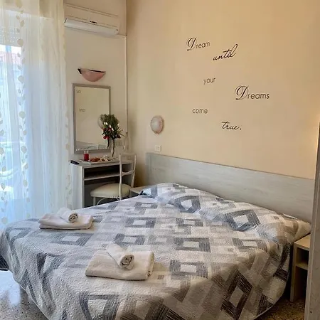 Affittacamere In Guest - New Cirene Triple Comfort Full *