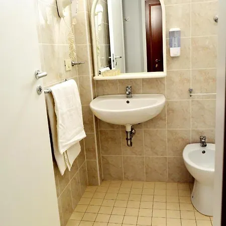 In Guest - New Cirene Triple Comfort Full Gæstehus *