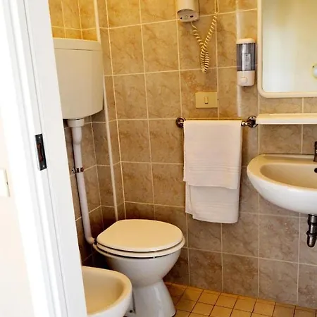 In Guest - New Cirene Triple Comfort Full Gasthof Rimini