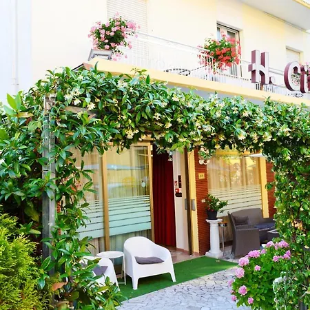 In Guest - New Cirene Triple Comfort Full بيت ضيافة ريميني