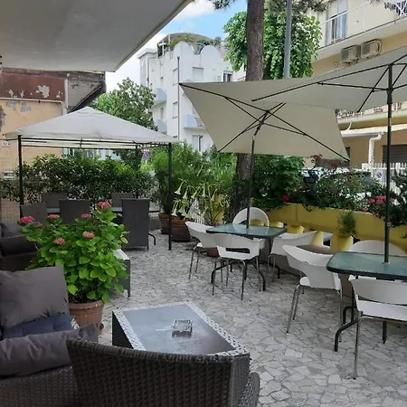 In Guest - New Cirene Triple Comfort Full Penzion Rimini